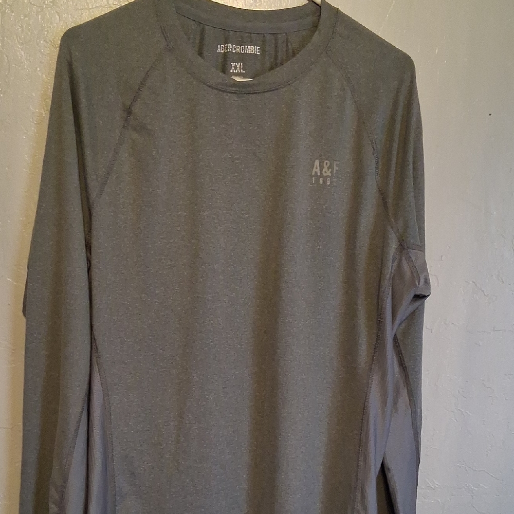 Abercrombie & Fitch Men's Charcoal Long Sleeve Tee